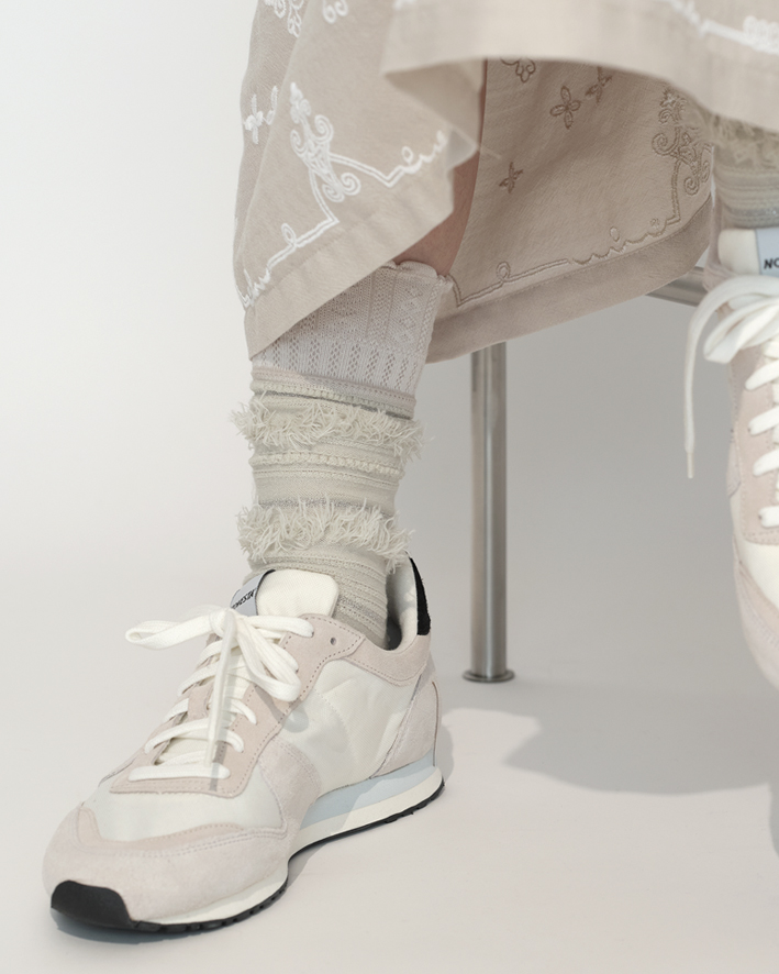 AS-82A: Low White