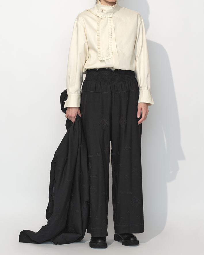 Blouse: LB113 Ivory, Trousers: EP270 Black, Brooch: AC96S-26A Black, Coat (holding): EC271 Black