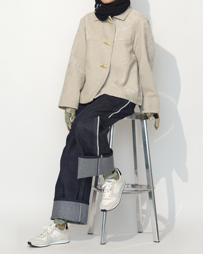 Jacket: WJ195 Ivory, Trousers: GP2 Indigo, Snood: FC441 Navy, Gloves: NG8H-234 Mint, Socks: AS-234 Mint